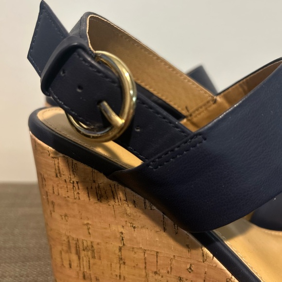 Lauren Conrad Elegant Navy Sandals - Picture 4 of 8